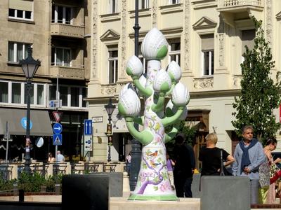 Herendi porcelánszobor a budapesti József nádor téren-stock-foto