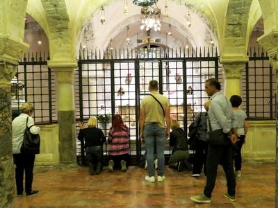 Szent Miklós sírhelye Bariban-stock-foto