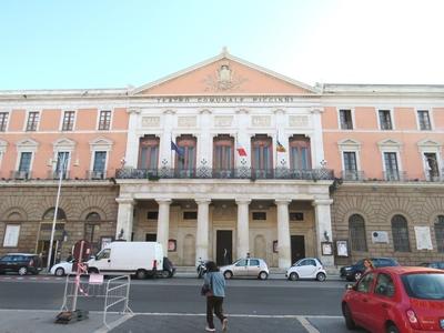 Bari - Piccinni színház-stock-photo