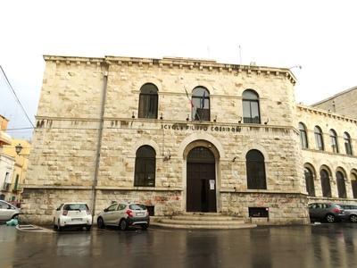 Iskola Bari óvárosában-stock-foto