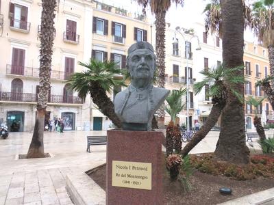 I. Miklós montenegrói király melszobra Bariban-stock-foto