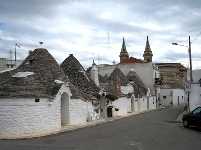 Alberobello - Új trullók - Olaszország-stock-foto