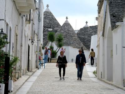 Alberobellói utca - Trullók - Olaszország-stock-foto