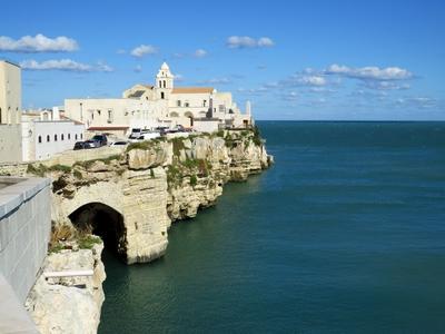 Az Adriai-tenger a Gargano-félsziget lábánál - Vieste-stock-foto
