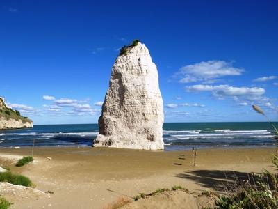 Pizzomunno szikla - Gargano-félsziget - Olaszország-stock-photo