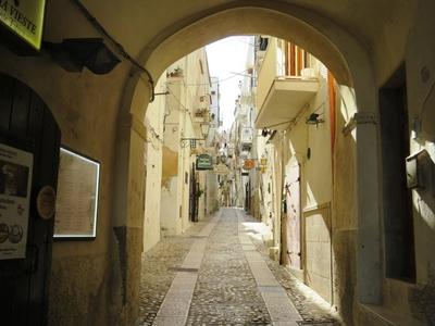 Viestei utca - Gargano-félsziget - Olaszország-stock-foto