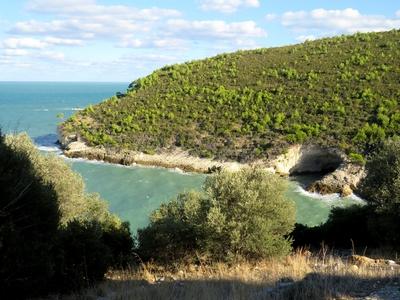 Tengeri barlang - Gargano-félsziget -Olaszország-stock-foto