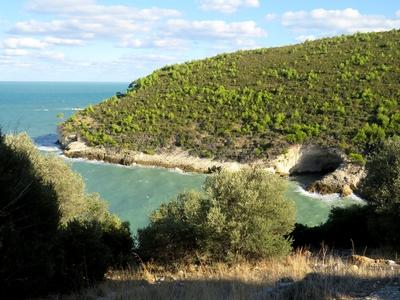 Tengeri barlang - Gargano-félsziget -Olaszország-stock-photo