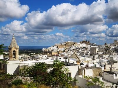 Az Adriai-tengerre nézõ Ostuni - Olaszország-stock-foto