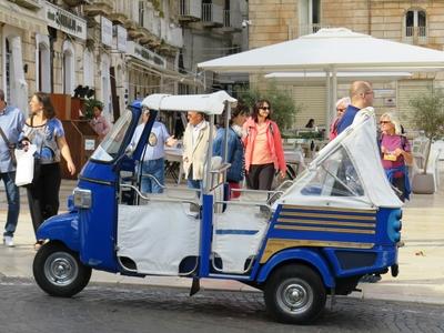 Ostuni turista taxi - Olaszország-stock-foto
