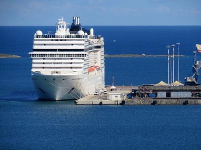 Komphajó Brindisi kikötõjében-stock-foto