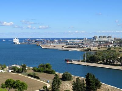 Kilátás Brindisi kikötõjére-stock-foto