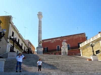 Brindisi római kori oszlopai-stock-foto