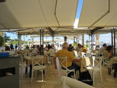 Tengerparti étterem Brindisiben -Olaszország-stock-photo