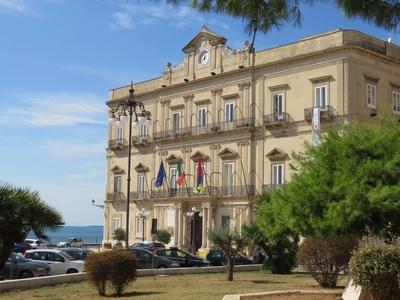 Taranto - Városháza - Olaszország-stock-foto
