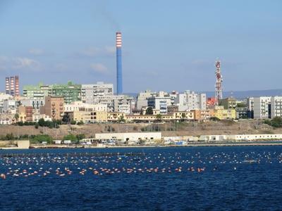 Taranto - Kikötõ - Acélmû - Olaszország-stock-foto