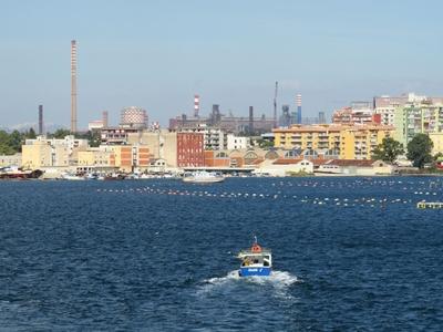 Taranto - Kikötõ - Acélmû - Olaszország-stock-foto