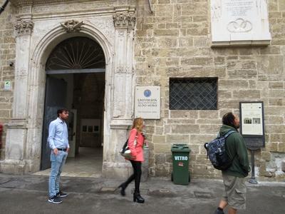 Taranto - Aldo Moro egyetem-stock-foto