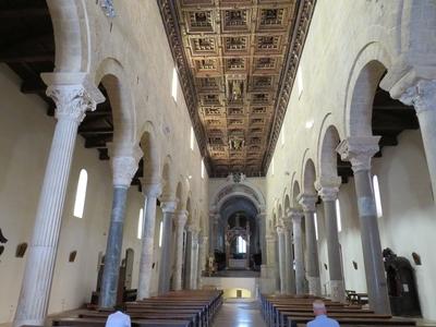 A tarantói SXan Cataldo katedrális belseje-stock-foto