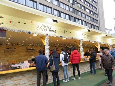 Adventi vásár a Szent István bazilika elõtt - Budapest-stock-photo