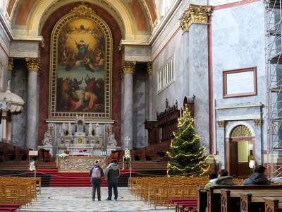 Karácsonyfa - Estergomi bazilika-stock-photo