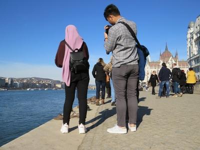 Holokauszt emlékmû - Cipõk a Dunaparton - Budapest-stock-photo