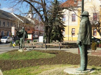 Beszédes József szoborcsoport - Dunaföldvár-stock-foto