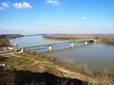 Híd a Dunán Dunaföldvárnál-stock-foto