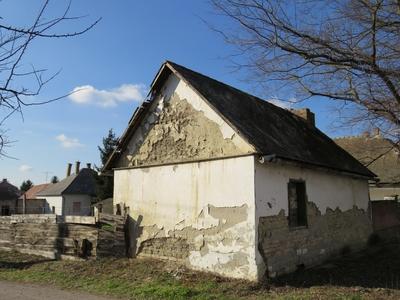 Vesszõbõl font falú parazstház - Madocsa-stock-foto