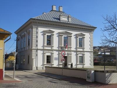 Dunaföldvár - Városi könyvtár-stock-foto