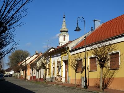 Dunaföldvári utca templomtoronnyal-stock-photo