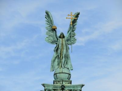 Gábriel arkangyal -Hõsök tere - Millenniumi emlékmû-stock-foto