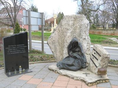 Tamási - Memorial to the deported Jews in WWII-stock-foto