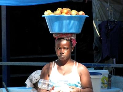 Cape Verde - Africal Apple vendor - Market - Praia-stock-photo