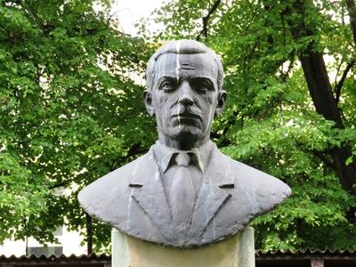 Cluj-Napoca (Kolozsvár), 9 May 2017The bust of ethnologist, ethnographer, anthropologist Romulus Vuia.Romulus Vuia (1887-1960) etnológus, etnográfus, antropológus mellszobra.-stock-foto