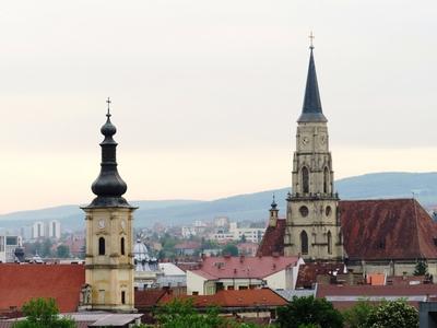 Cluj-Napoca (Kolozsvár), 12 May 2017Cluj-Napoca's view with the towers of St. Michael's Church and Franciscan Church.Kolozsvár látképe a Szent Mihály és a Ferences templom tornyával.-stock-foto