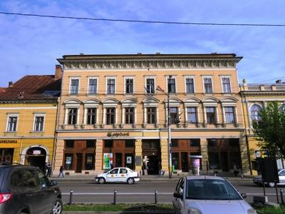 Cluj-Napoca (Kolozsvár), 9 May 2017The Hungarian Consulate General and OTP Bank Building in the Main Square (Unirii Square).A magyar fõkonzulátus és az OTP Bank épülete a Fõtéren (Unirii tér).-stock-foto