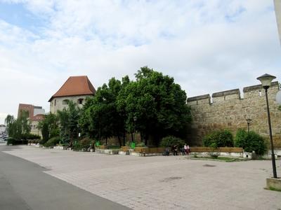Cluj-Napoca (Kolozsvár), 9 May 2017The medieval castle walls and the Szabók bastion.A középkori várfal és a Szabók bástya.-stock-foto