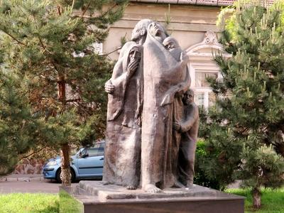 Târgu Mureº (Marosvásárhely), 10 May 2017Statue to the memory of Holocaust.Holokauszt emlékszobor. Izsák Márton alkotása 2003-ból.-stock-foto