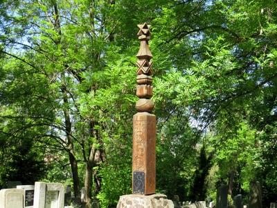 Târgu Mureº (Marosvásárhely), 10 May 2017The grave of hungarian mathematician and military engineer Bolyai János in the calvinist cemettery of Targu Mures.Bolyai János (1802-1860) magyar matematikus és hadmérnök síremléke a marosvásárhelyi református temetõben. Bolyai Farkas fia és egyben tanítványa volt. A magyar tudomány egyik legnagyobb alakja, az egyik leghíresebb magyar matematikus, a „geometria Kopernikusza” , az erdélyi tudományosság legkiemelkedõbb képviselõje.-stock-foto