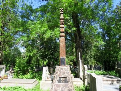 Târgu Mureº (Marosvásárhely), 10 May 2017The grave of hungarian mathematician and military engineer Bolyai János in the calvinist cemettery of Targu Mures.Bolyai János (1802-1860) magyar matematikus és hadmérnök síremléke a marosvásárhelyi református temetõben. Bolyai Farkas fia és egyben tanítványa volt. A magyar tudomány egyik legnagyobb alakja, az egyik leghíresebb magyar matematikus, a „geometria Kopernikusza” , az erdélyi tudományosság legkiemelkedõbb képviselõje.-stock-foto