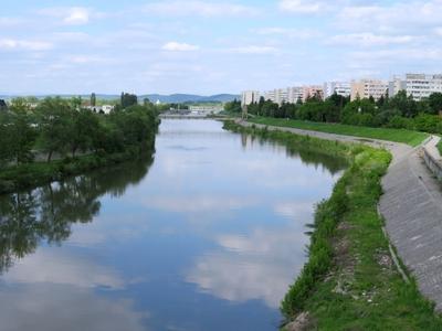 Târgu Mure?  (Marosvásárhely), 10 May 2017The river Maros at Targu Mures.A Maros Marosvásárhelynél.-stock-foto