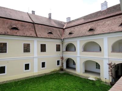 Târgu-Mureº (Marosvásárhely), 10 May 2017The Teleki Library also known as Teleki-Bolyai Library and Bibliotheca Telekiana, is a historic public library and current museum in Târgu-Mureº.A Teleki Téka (Teleki–Bolyai Könyvtár). A könyvtárat 1802-ben létesítette gróf Teleki Sámuel, Erdély kancellárja.-stock-foto