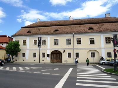 Târgu-Mureº (Marosvásárhely), 10 May 2017TheTeleki Library also known as Teleki-Bolyai Library and Bibliotheca Telekiana, is a historic public library and current museum in Târgu-Mureº.A Teleki Téka (Teleki–Bolyai Könyvtár). A könyvtárat 1802-ben létesítette gróf Teleki Sámuel, Erdély kancellárja.-stock-foto