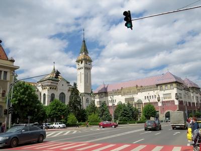 Târgu Mures (Marosvásárhely), 10 May 2017The Prefecture palace (left) and the Palace of Culture (front).A Cifra palota, a megyei közigazgatás (prefektura) tornyos épülete (balra), és a kultúrpalota (szemben).-stock-foto