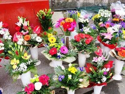 Cluj-Napoca (Kolozsvár), 8 May 2017Flowers in a flowershop.Virágok egy virágárus standon.-stock-foto