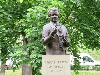 Cluj-Napoca (Kolozsvár), 9 May 2017Bust of the Romanian opera composer, baritone, conductor, and music critic Nicolae Bretan.Nicolae Bretan (1887-1968) román zeneszerzõ, bariton, karnagy és zenekritikus mellszobra. Ana Rus 2017-ben készült alkotása.-stock-foto