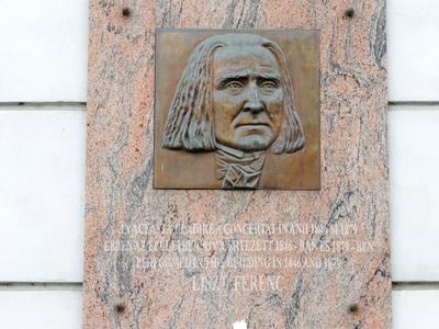 Cluj-Napoca (Kolozsvár), 9 May 2017Ferenc Liszt plaque on the Transylvanian ethnographic museum wall.Liszt Ferenc emléktábla az erdélyi etnográfiai múzeum falán.-stock-foto