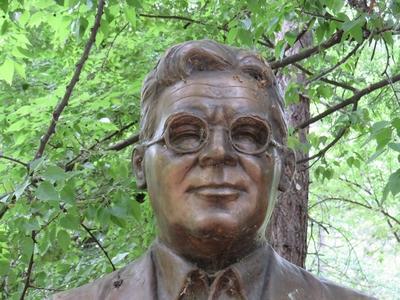 Bust of Hungarian writer and poet Gábor Andor-stock-foto