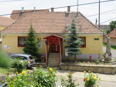 Village Hall - Tarnaszentmária - Hungary-stock-foto